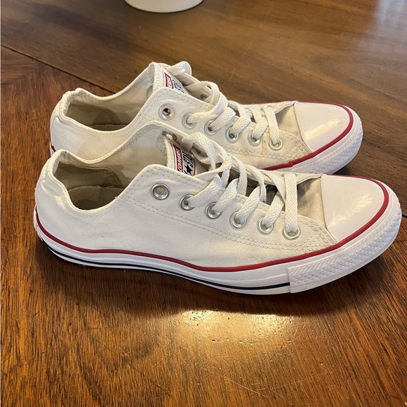 White Converse Chuck Taylors - Women’s 8 - Picture 3 of 7